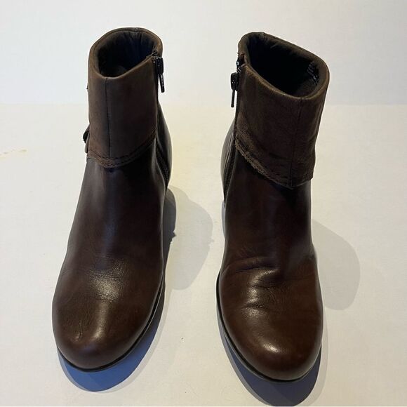 Clarks Women's Ankle Boots Two Tone Brown Size 7N - Picture 2 of 9